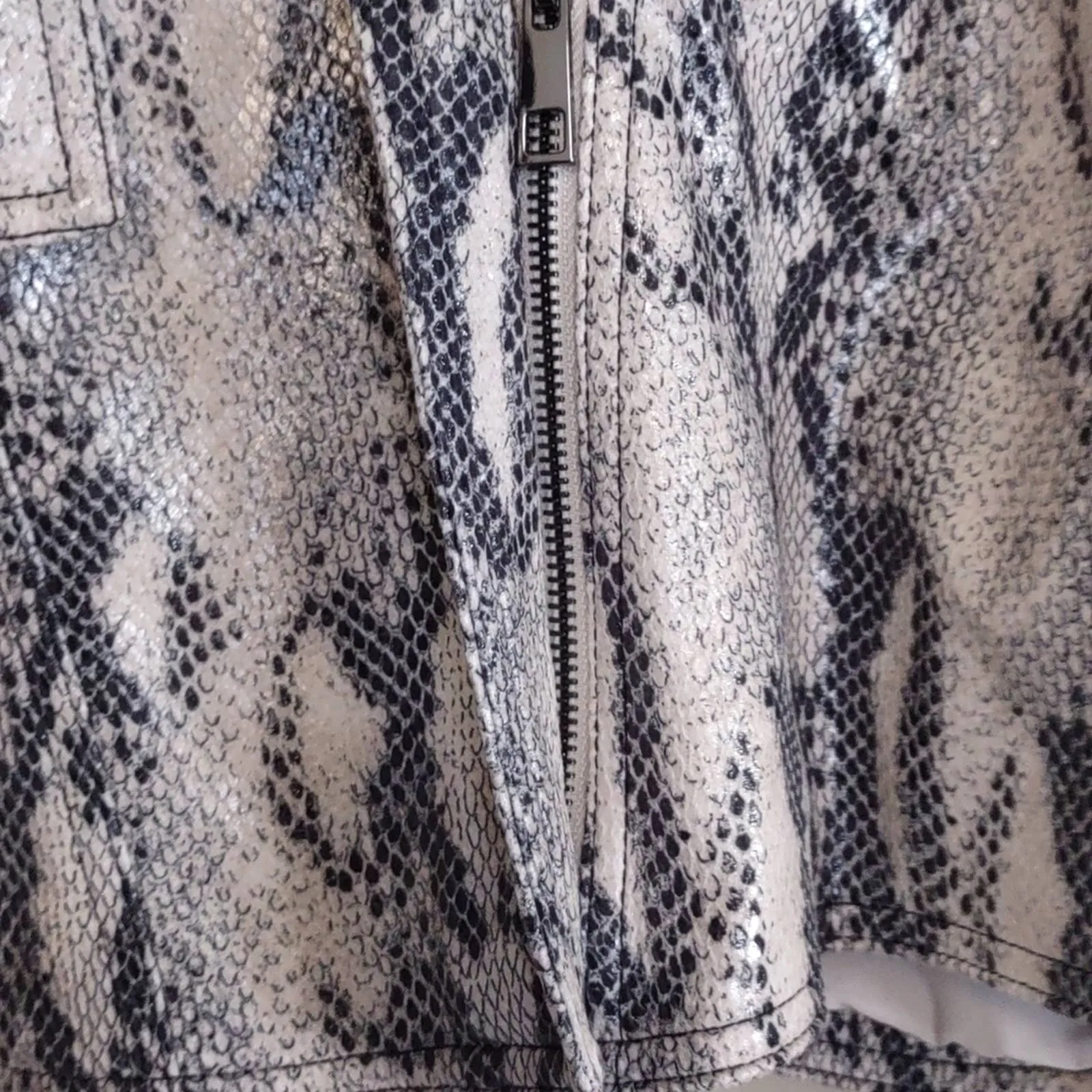 Jennifer Lopez Soft Faux Leather Crop Moto Jacket in Snake Print XL