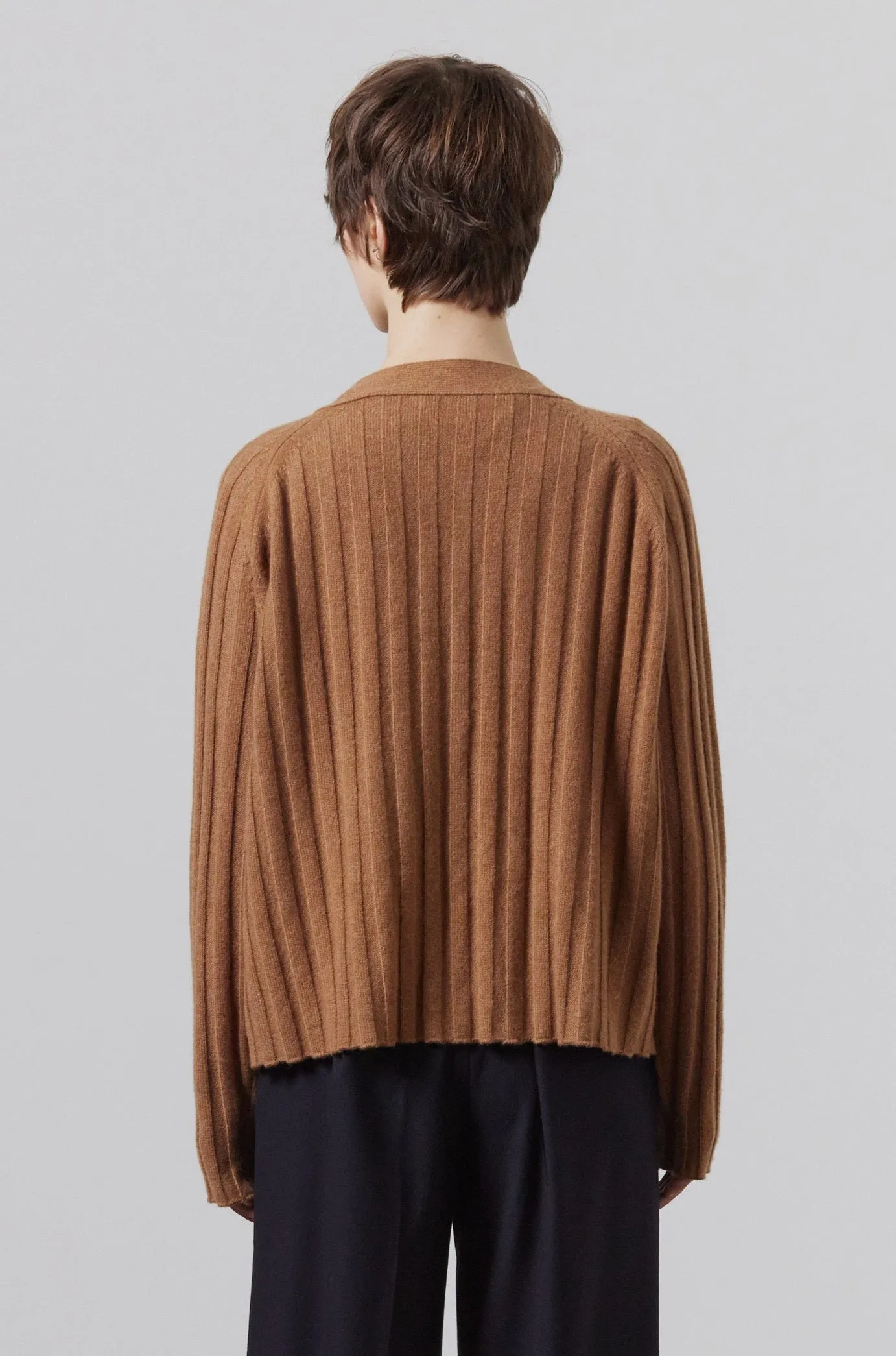 Lizzie Ribbed Cashmere Cardigan - Chestnut