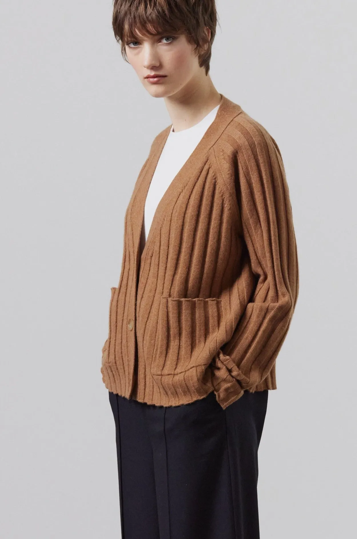 Lizzie Ribbed Cashmere Cardigan - Chestnut